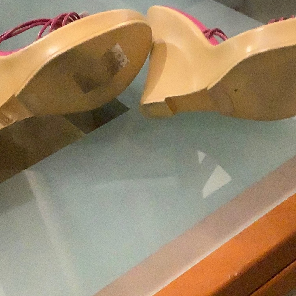 Adorable Guess sandals - Picture 5 of 5